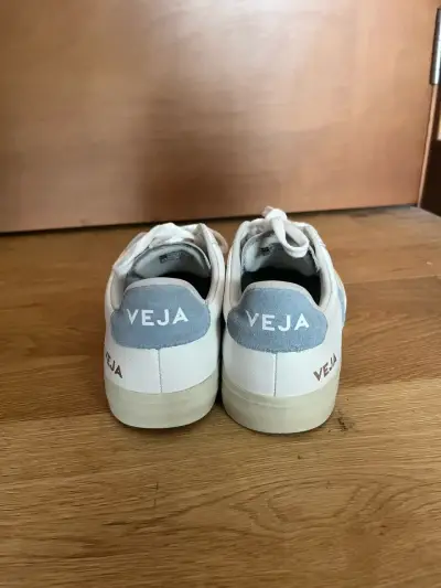 Zapatillas blancas Veja de cuero para mujer - miniatura 2