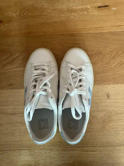Zapatillas blancas Veja de cuero para mujer - miniatura 4