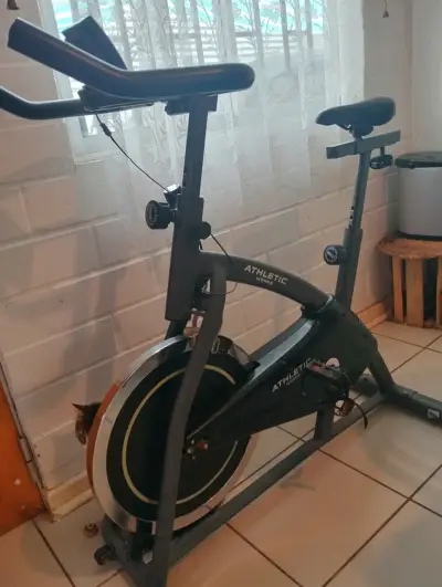 Bicicleta estática Athletic con monitor digital - miniatura 3