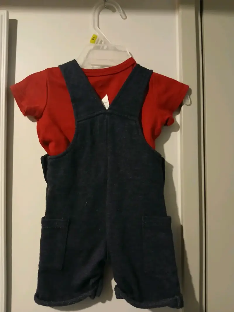 Conjunto de bebé con peto y polera roja 3-6M - 3