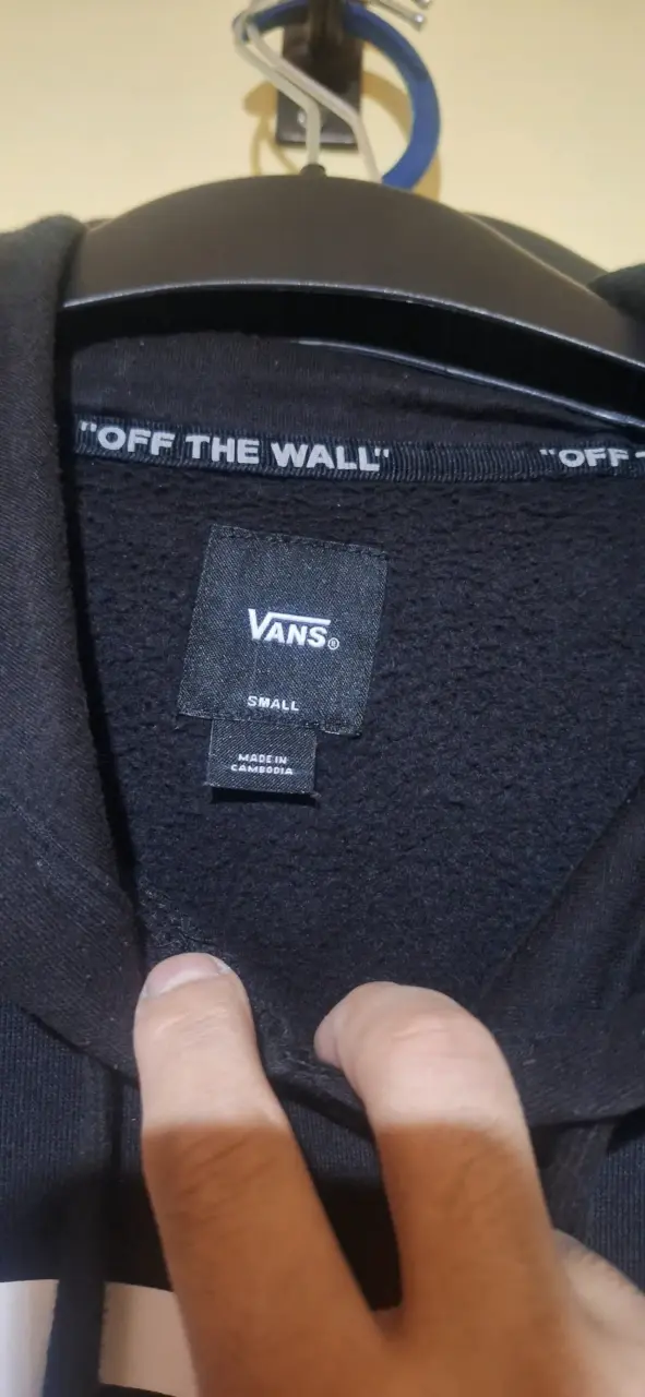 Polerón negro Vans con capucha - 2