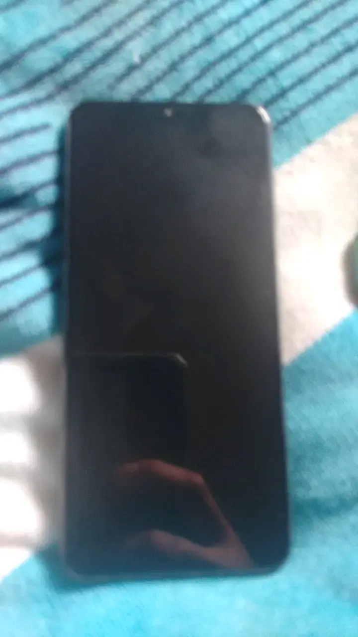 Smartphone con triple cámara trasera - 1