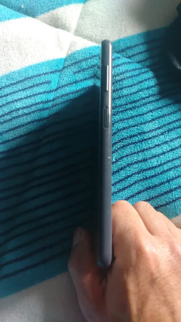 Smartphone con triple cámara trasera - 3