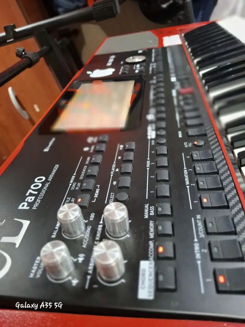 Teclado Korg Pa700 Professional Arranger - 4