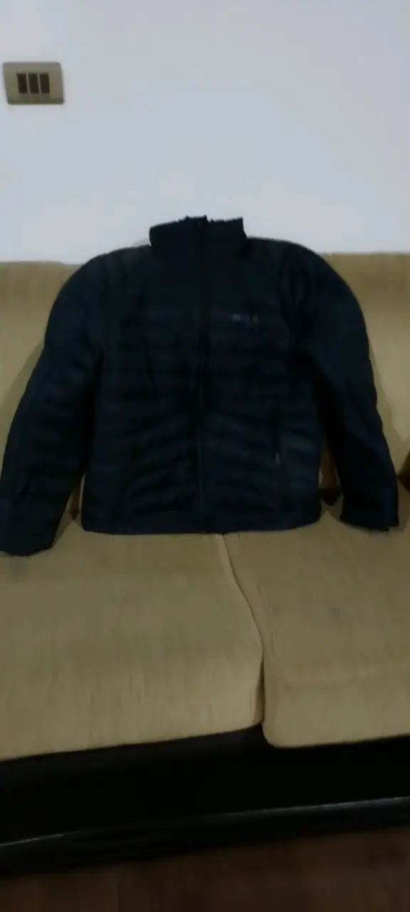 Chaqueta acolchada negra Marmot para invierno - 2