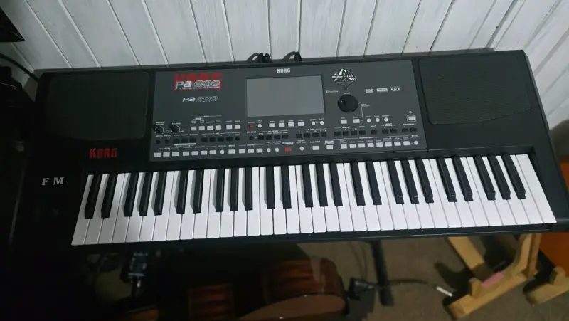 Teclado Korg PA600en buen estado - 3