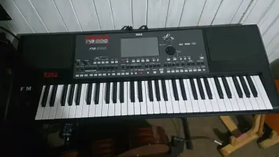 Teclado Korg PA600en buen estado - miniatura 3