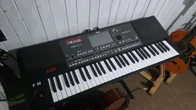Teclado Korg PA600en buen estado - miniatura 4