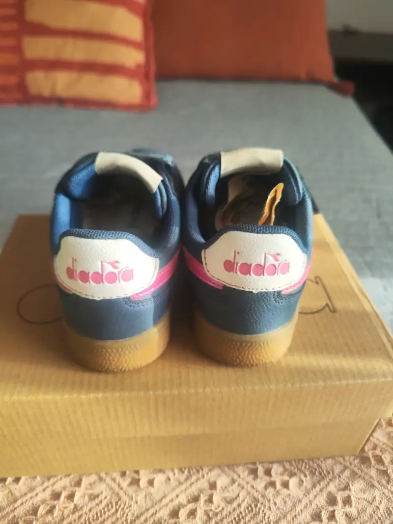 Zapatillas deportivas para niños color azul y rosa - 2
