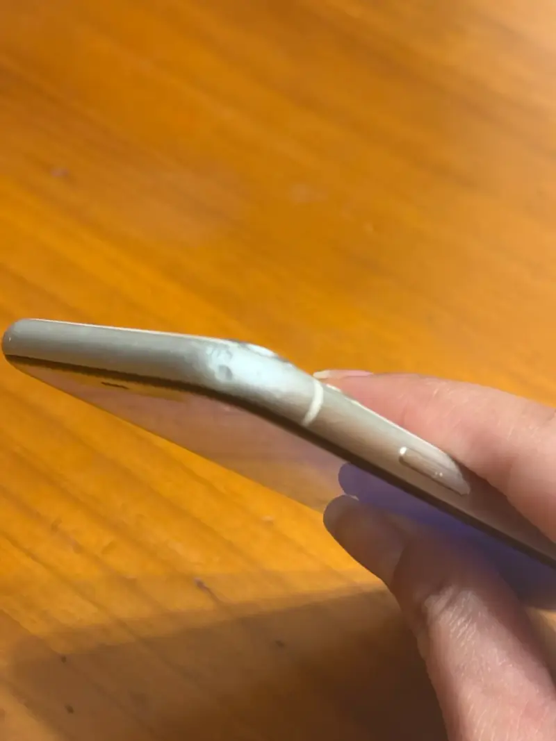 iPhone 11 blanco con caja y detalles - 5