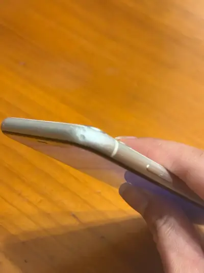 iPhone 11 blanco con caja y detalles - miniatura 5
