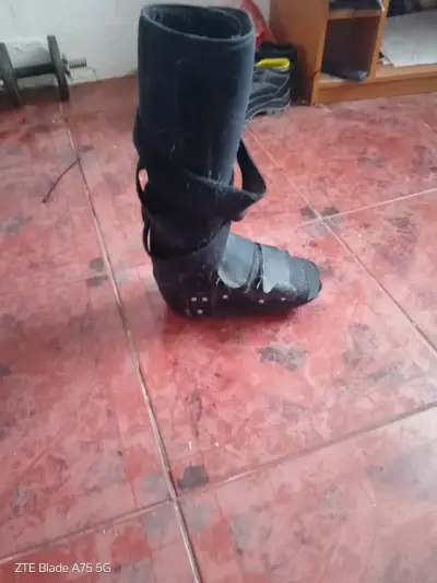 Bota ortopédica ajustable - miniatura 1