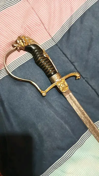 Espada decorativa con empuñadura de león - miniatura 1