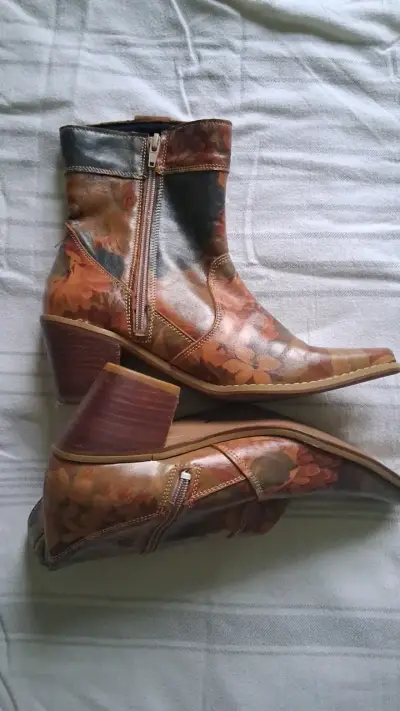 Botines de cuero con estampado floral - miniatura 1