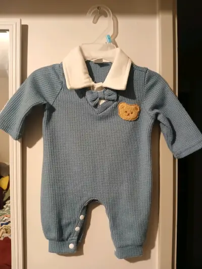 Enterito de bebé azul con diseño de oso Shein - miniatura 2