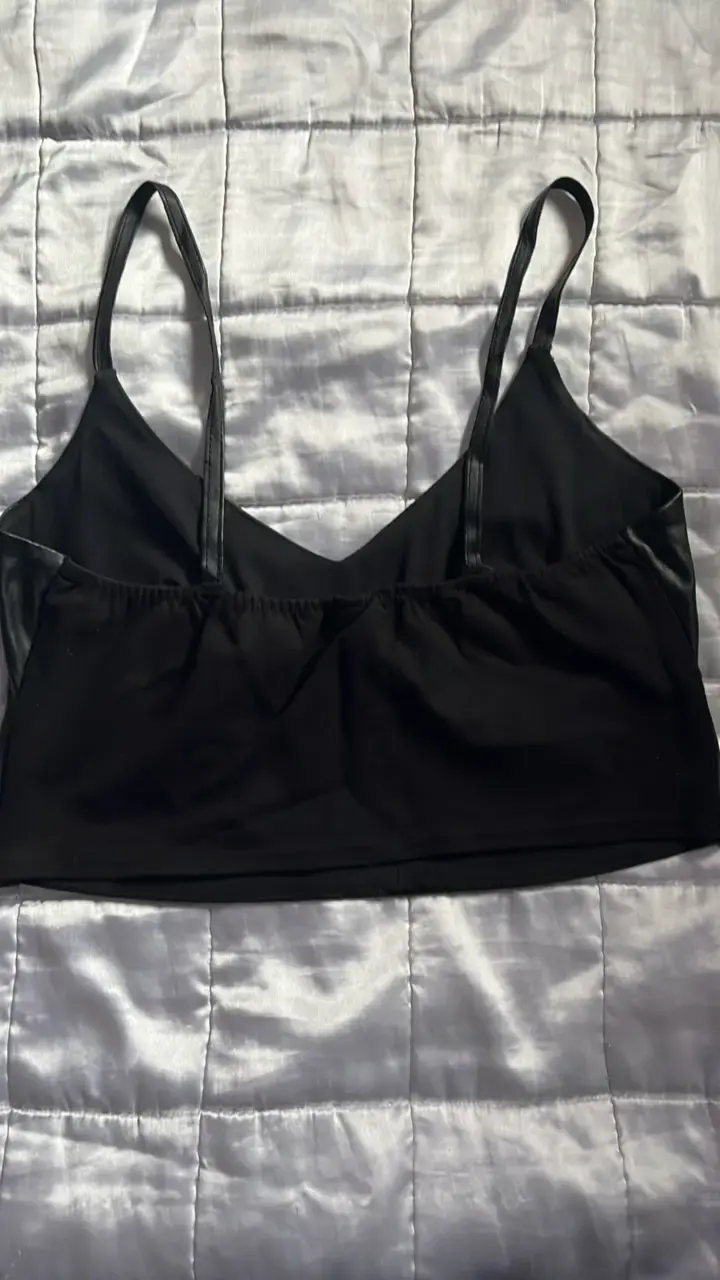 Top de cuero sintético negro para mujer - 2