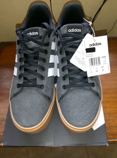 Zapatillas Adidas grises con suela de goma - miniatura 1