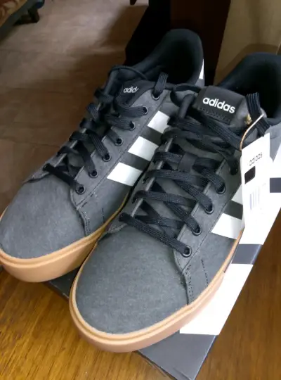 Zapatillas Adidas grises con suela de goma - miniatura 2