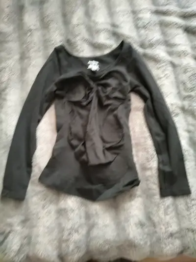 Polera negra de manga larga con lazo - miniatura 1