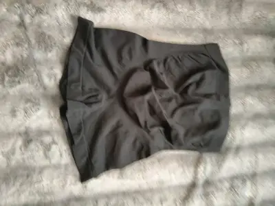 Polera negra de manga larga con lazo - miniatura 2