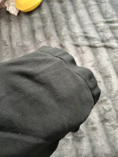 Polera negra de manga larga con lazo - miniatura 3