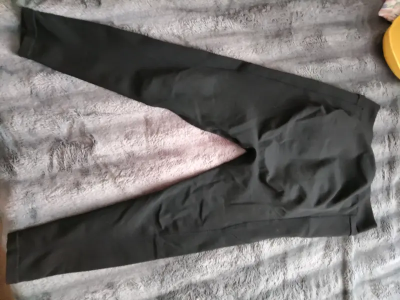 Polera negra de manga larga con lazo - 4