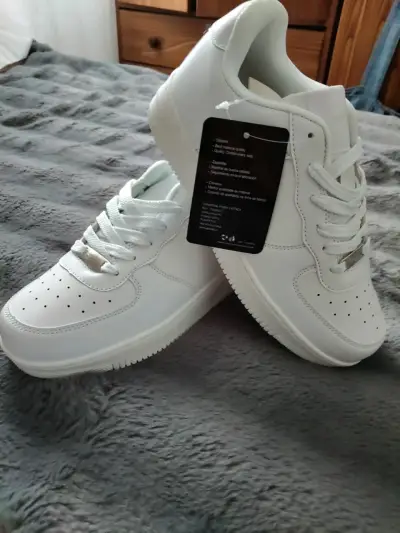 Zapatillas deportivas blancas unisex nuevas - miniatura 2