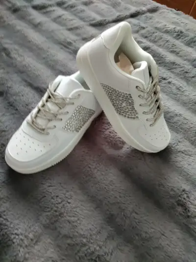 Zapatillas deportivas blancas unisex nuevas - miniatura 3