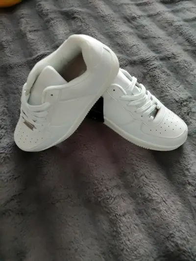 Zapatillas deportivas blancas unisex nuevas - miniatura 5