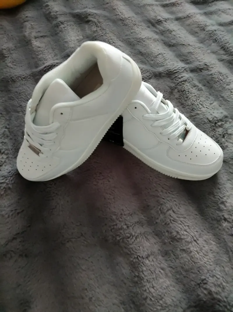 Zapatillas deportivas blancas unisex nuevas - 11