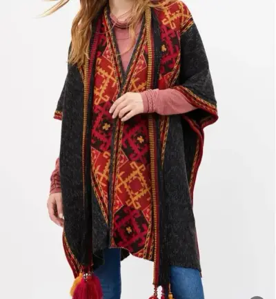 Poncho étnico con diseño geométrico en rojo y negro - miniatura 1