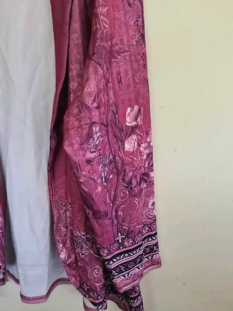 Chaqueta de mujer con diseño floral en tonos burdeos - 2