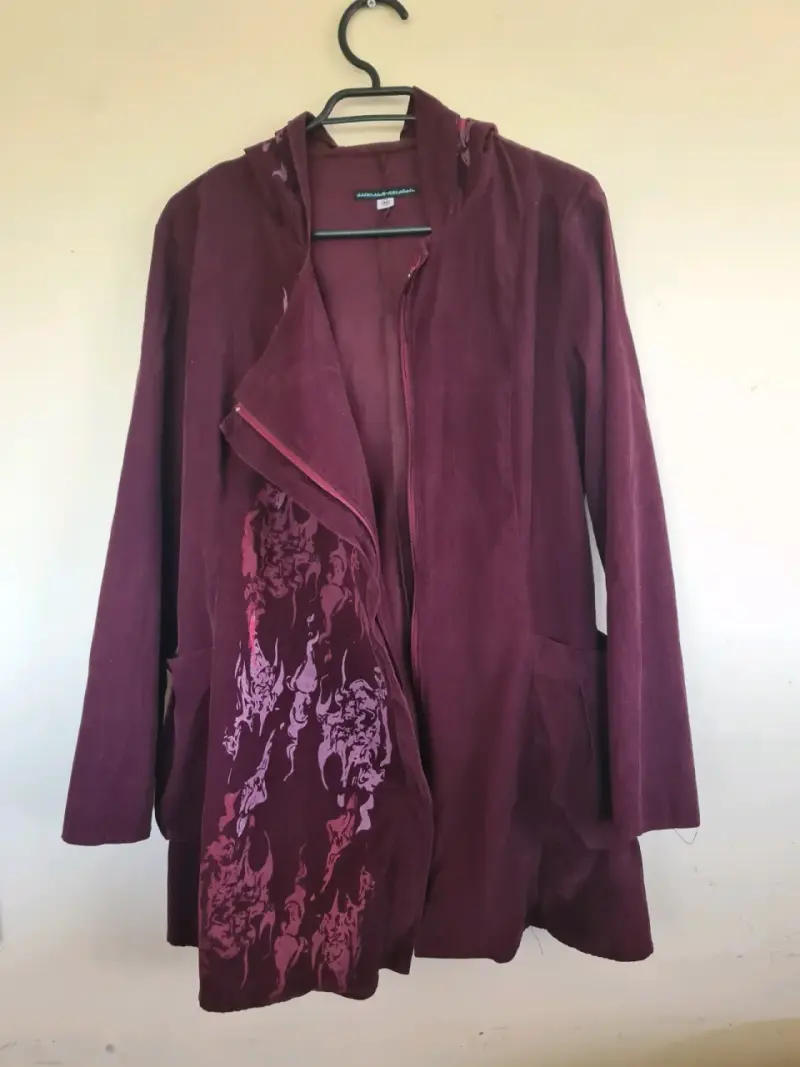 Chaqueta de mujer con diseño floral en tonos burdeos - 4