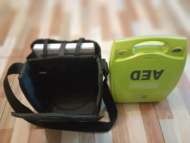 Desfibrilador Zoll AED Plus con estuche - 3