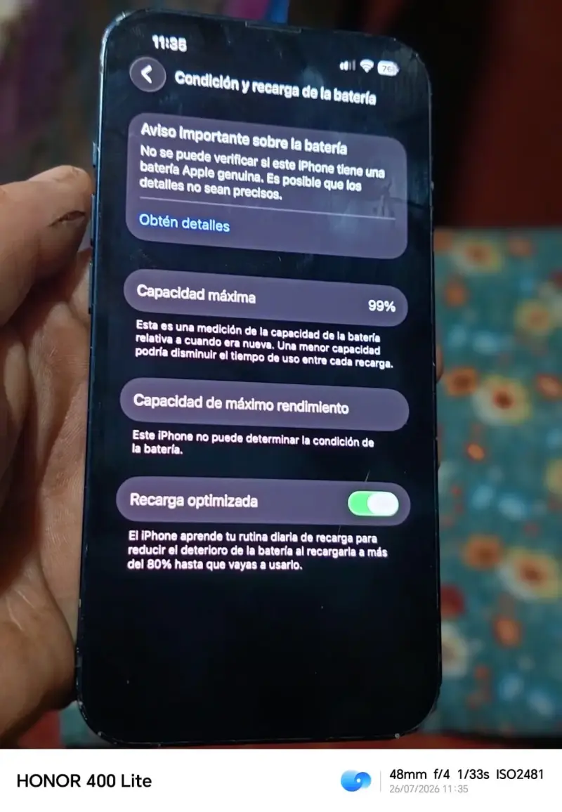 iPhone 13 en buen estado color azul - 2