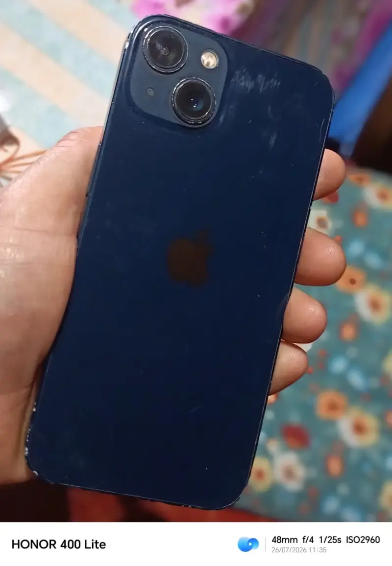iPhone 13 en buen estado color azul - 3