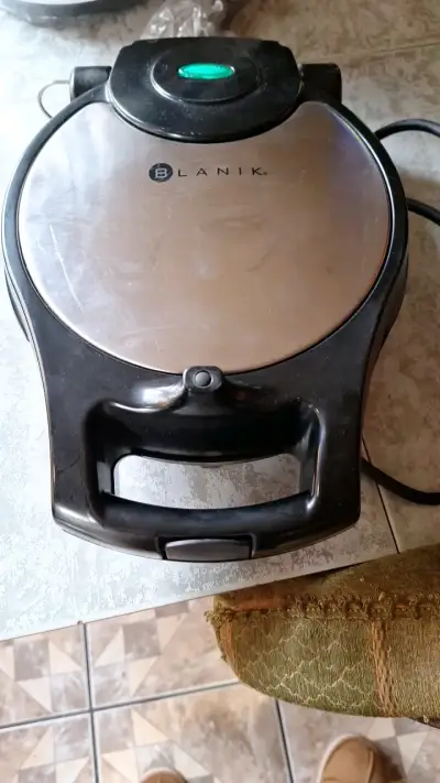 Wafflera eléctrica Blanik en buen estado - miniatura 1