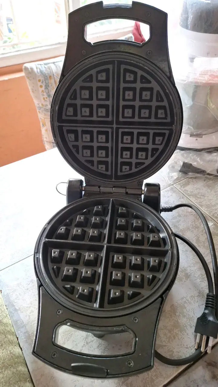 Wafflera eléctrica Blanik en buen estado - 3