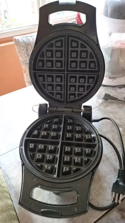 Wafflera eléctrica Blanik en buen estado - miniatura 3