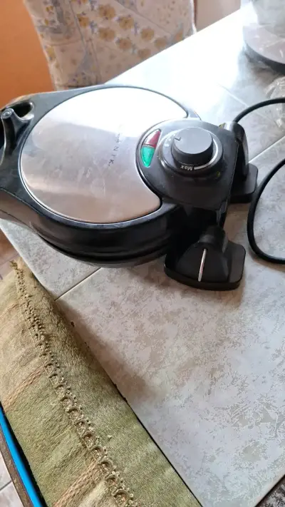 Wafflera eléctrica Blanik en buen estado - miniatura 4