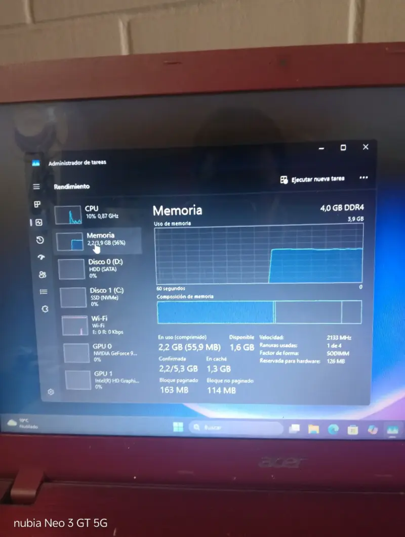 Laptop Acer roja con Intel Celeron y 8GB RAM - 2