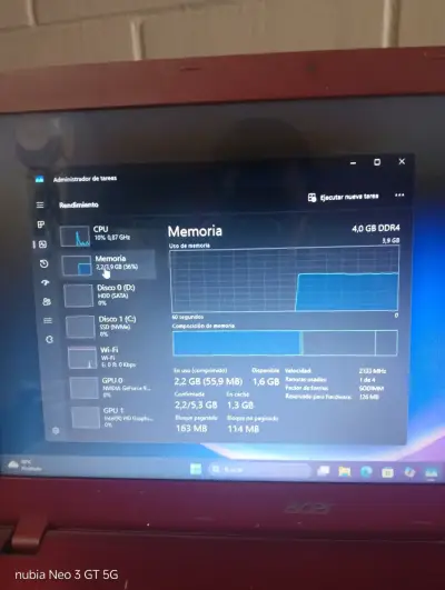Laptop Acer roja con Intel Celeron y 8GB RAM - miniatura 2