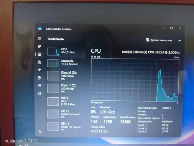 Laptop Acer roja con Intel Celeron y 8GB RAM - miniatura 4