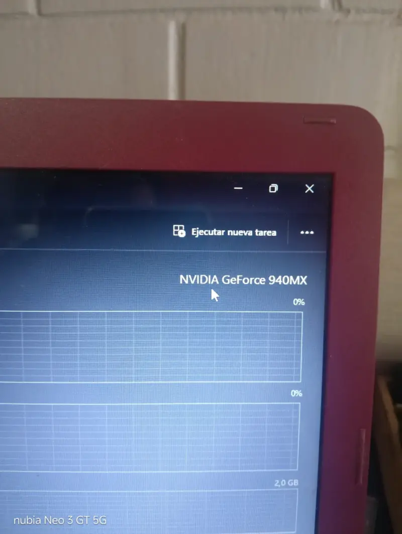 Laptop Acer roja con Intel Celeron y 8GB RAM - 5