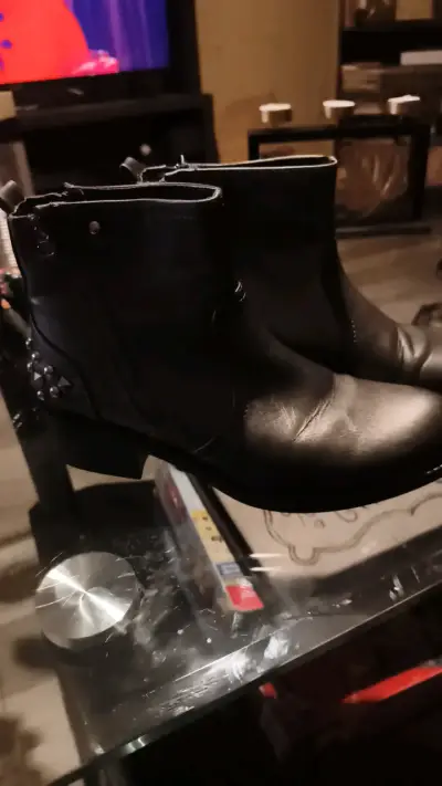Botines negros con hebillas y tachas - miniatura 2