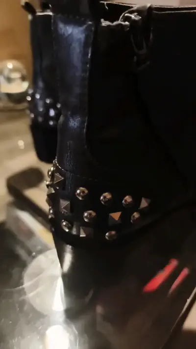 Botines negros con hebillas y tachas - miniatura 3