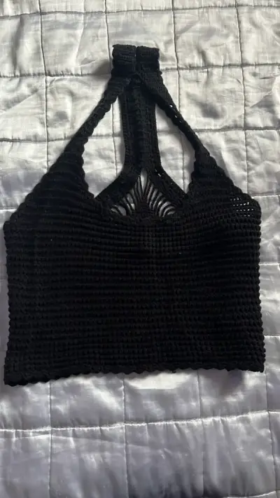 Top tejido negro estilo crochet - miniatura 1