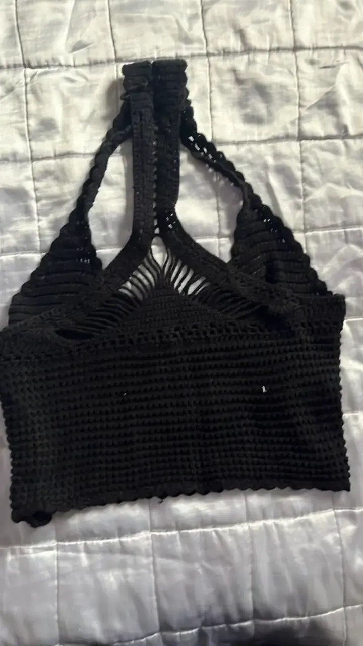 Top tejido negro estilo crochet - 2