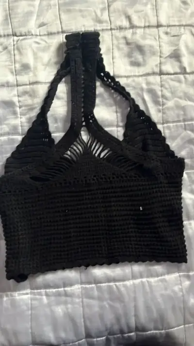 Top tejido negro estilo crochet - miniatura 2