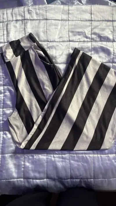 Conjunto de top y pantalón a rayas blanco y negro - miniatura 3